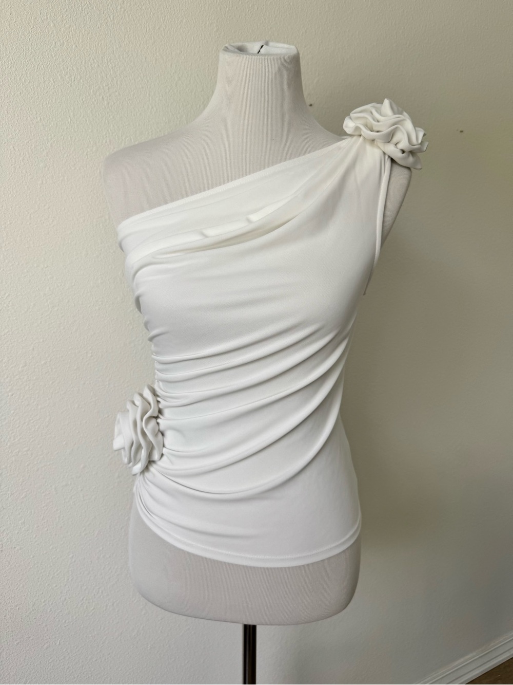 NWT Gianni Bini One Shoulder Rose Tank Top